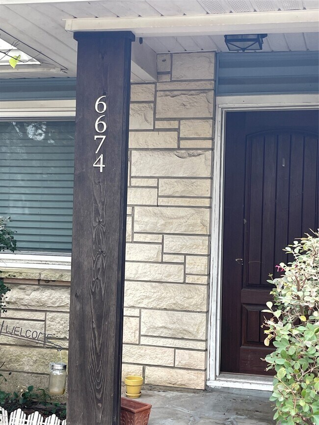 Building Photo - 6674 Sylvan Rd