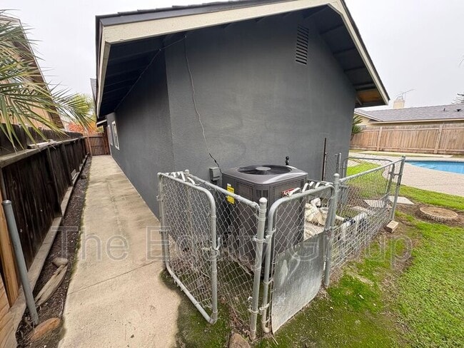 Building Photo - 1195 Santa Cruz Ave