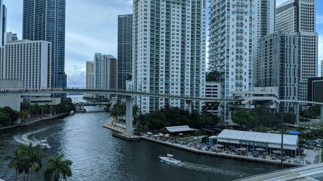 Building Photo - 350 S Miami Ave