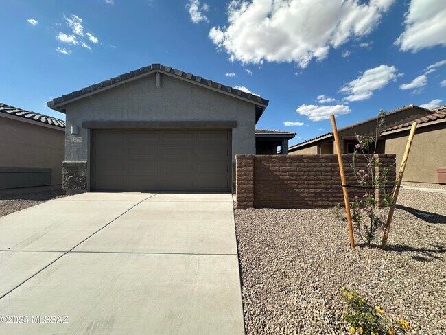 Primary Photo - 11890 W Rancho Dr