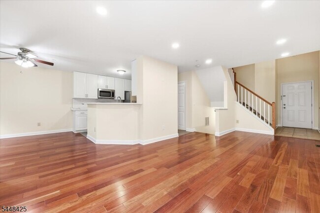 Building Photo - 604 Knollwood Ct