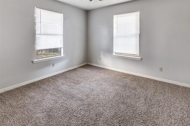 Building Photo - 106 Verna Spur