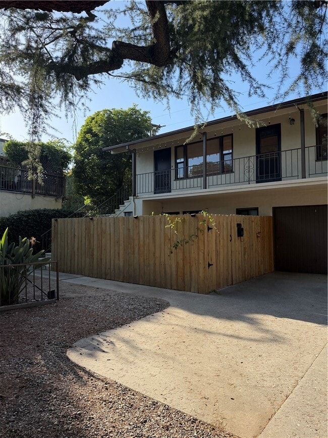 Building Photo - 547 W Sierra Madre Blvd