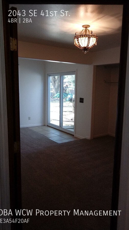 Building Photo - 2043 SE 41st St