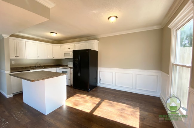 Building Photo - 105 Osmond Dr
