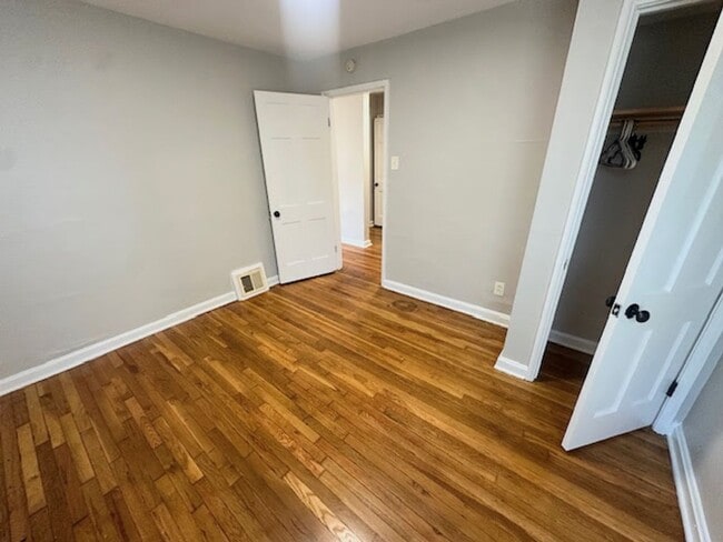 Building Photo - Bungalow Comfort in Berdell Hills