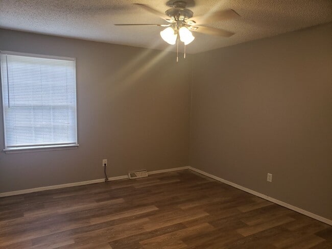 Building Photo - 1333 Meadowbrook Cir