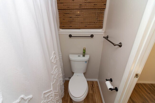 Building Photo - 3 Bedroom 2 Bath Gambrel Nestled in Big Bear City