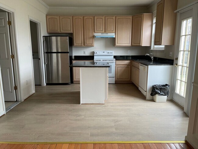 Building Photo - Spacious & Updated Home in the Heart of Hyattsville