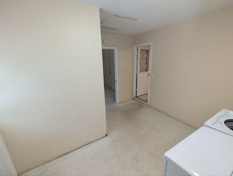 Building Photo - 3260 S Michigan Blvd