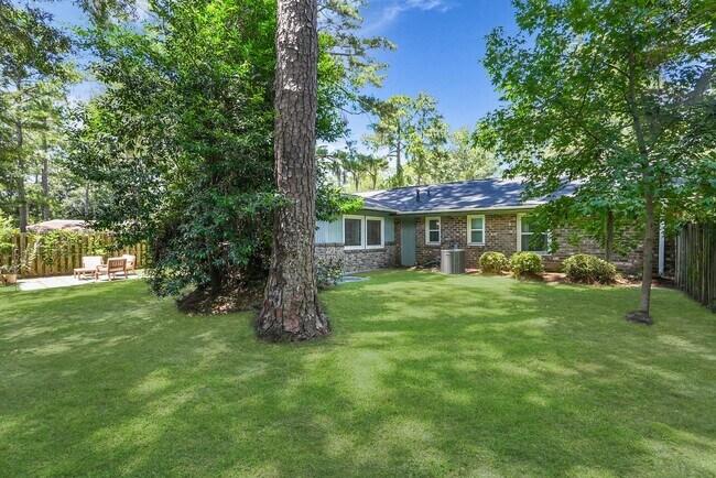 Building Photo - 9 Hillyer Dr