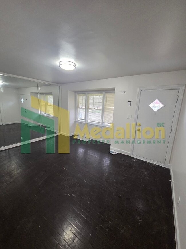 Building Photo - Updated 3-Bedroom Home with Spacious Layout and Backyard