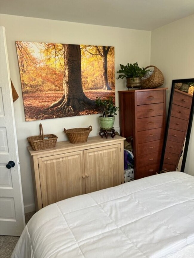 Building Photo - 208 N Lewis St