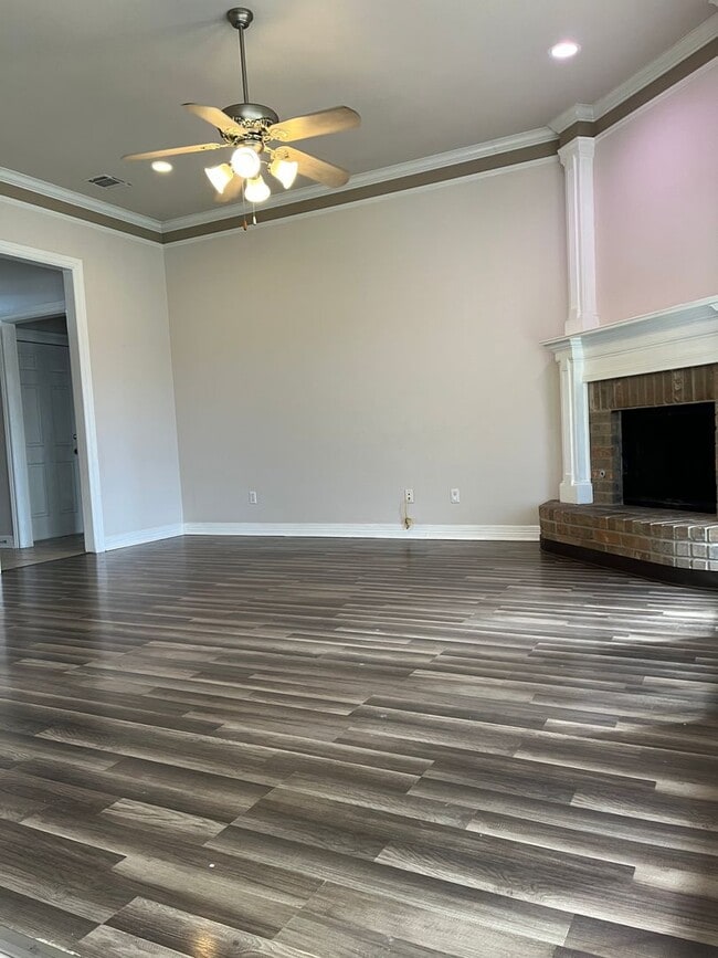 Building Photo - 2457 Brookside Dr