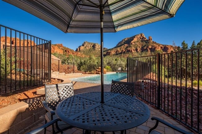 Building Photo - Breathtaking Luxury Home Basking in Sedona...