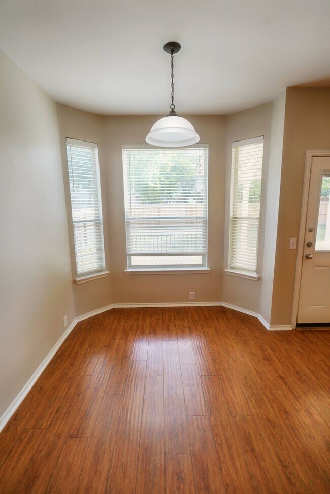 Building Photo - Gorgeous 5 Bedroom Home in Gated Subdivision - Schertz - Realtor Commmission: $550
