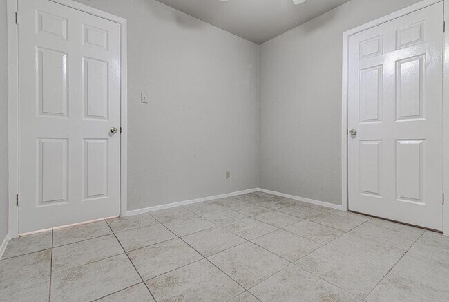 Building Photo - 900 Sirocco Dr