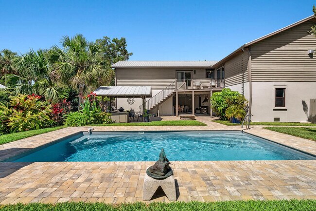 Building Photo - 430 Arricola Ave