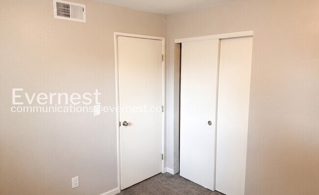 Building Photo - 3-Bed/2-Bath Home/ Pet Friendly/Available Now!