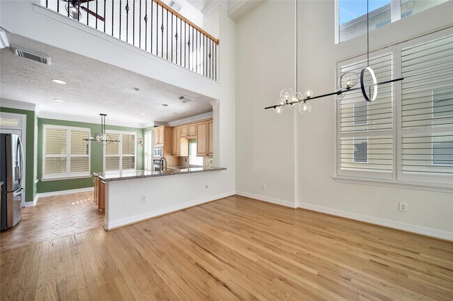 Building Photo - 1515 Hyde Park Blvd