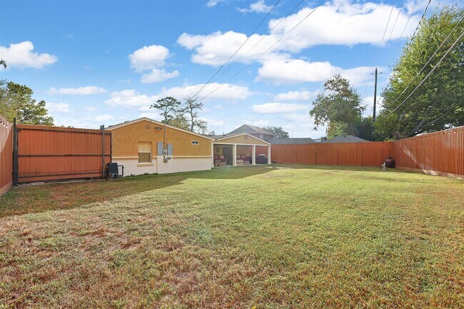 Building Photo - 3543 Rosedale St