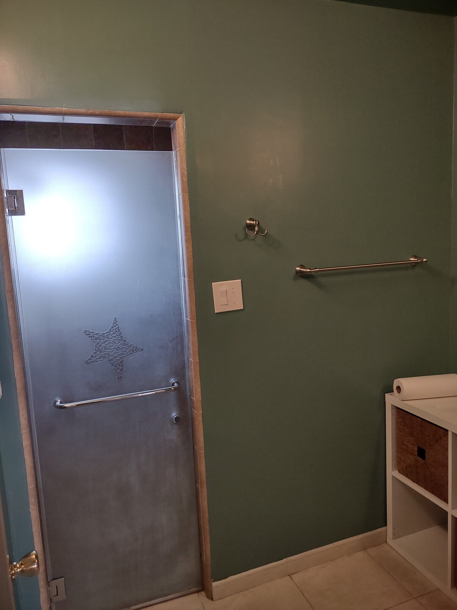 Building Photo - 558 Brooks Ave