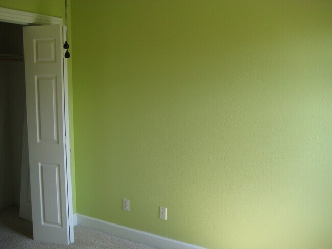 Building Photo - 15 Bluestem Ln