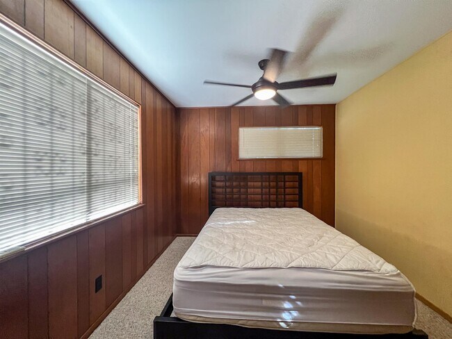 Building Photo - 1555 Arrowhead Dr