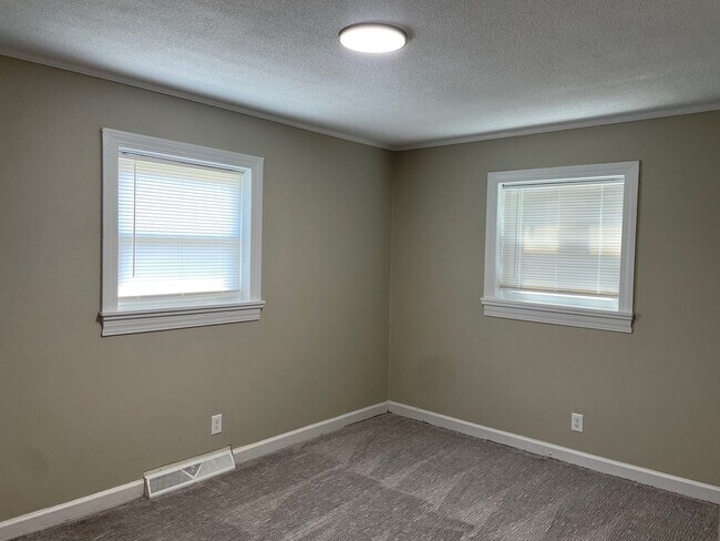 Building Photo - 1297