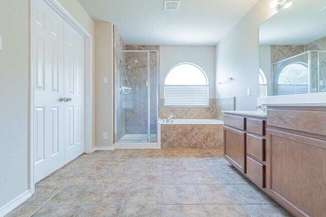 Building Photo - BEAUTIFUL 3 BD/2.5 BA IN SCHERTZ READY FOR...