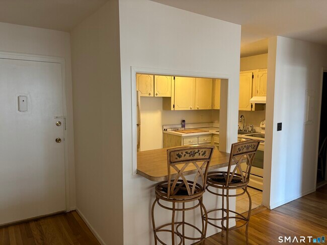 Building Photo - 637 Cove Rd