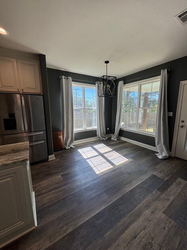 Building Photo - 32639 Cynthia Dr