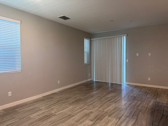 Building Photo - The Cove - Natomas 2 Story 3 bed 3 full baths