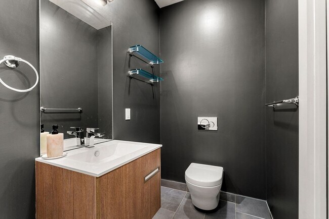 Building Photo - 34 Dix St