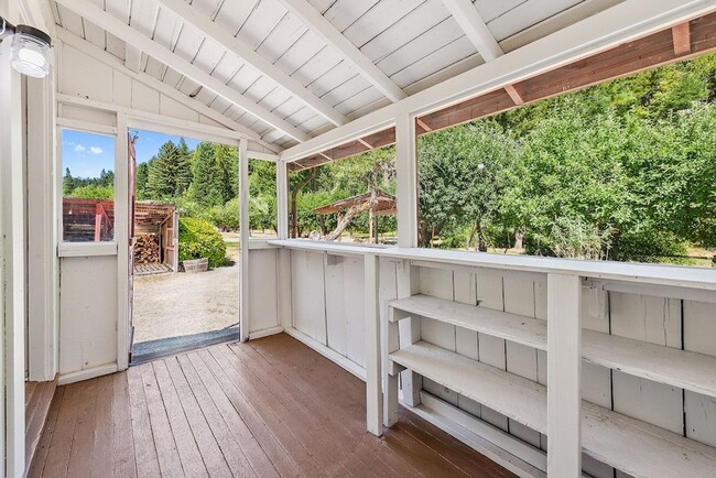 Building Photo - 750 Square Foot one  Bedroom cottage on pr...