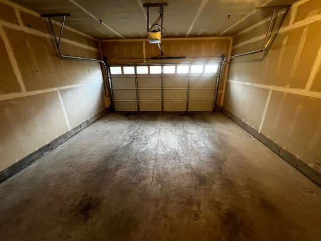 Building Photo - DuPont, end unit, 3 bedroom, 2.5 bath Townhome