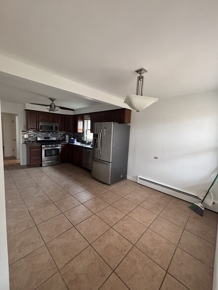 Kitchen - 1125 Bohland Ave