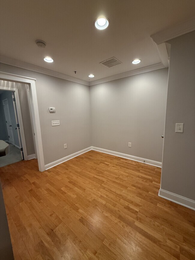 Building Photo - 490 S Barnett Shoals Rd