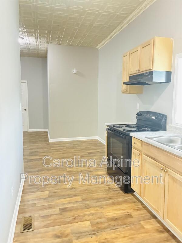 Building Photo - 401 S Gray St