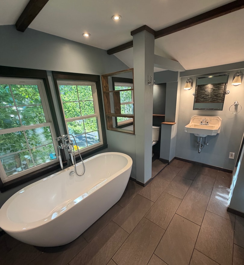 Ensuite Bath - 5820 SW Nevada Ct