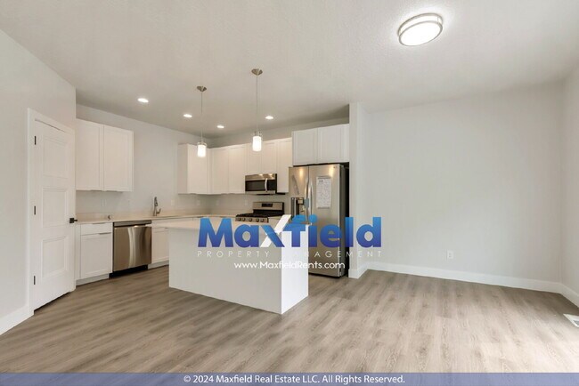 Building Photo - MODERN TWIN HOME - 4 BD 3.5 BA 2 GA - EV Friendly North Sale Lake /Bountiful Area