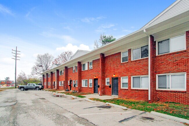 Building Photo - Charming 2 Bed, 1 Bath Apartment in Indianapolis - Don't Miss Out!