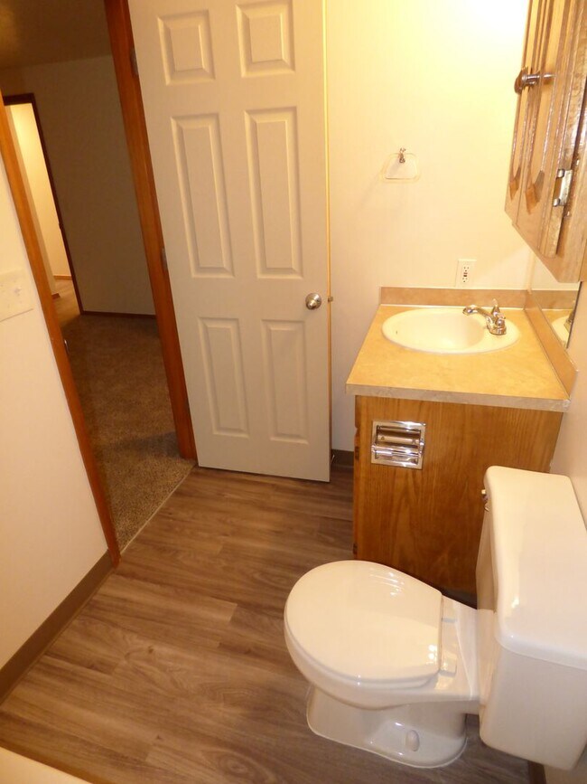 Building Photo - Rent Special: 1/2 Off August's Rent!! 3 bed 2 bath House in South Salem!