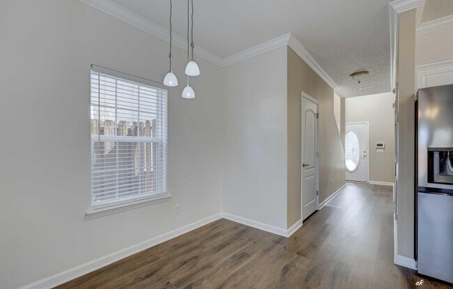 Building Photo - 6440 Summer Oak Dr