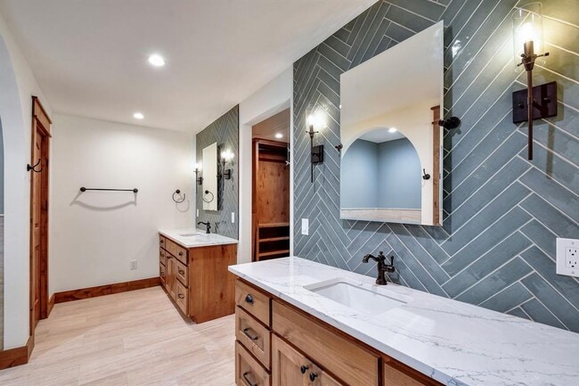 Building Photo - 108 Hub Dr