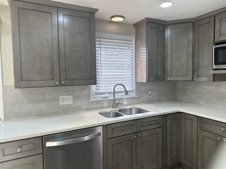 Kitchen - 37 Covington Dr