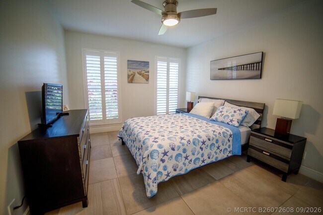Building Photo - 900 Cosmos Ct