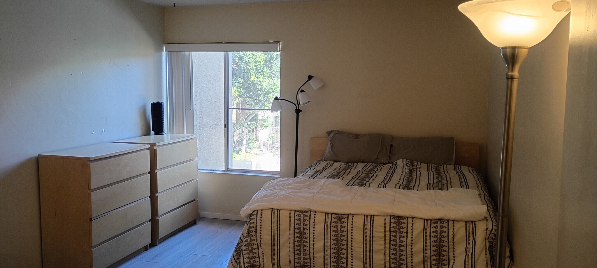 Building Photo - 1855 Diamond St