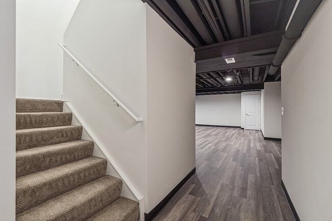 Building Photo - 64 Olympus Dr