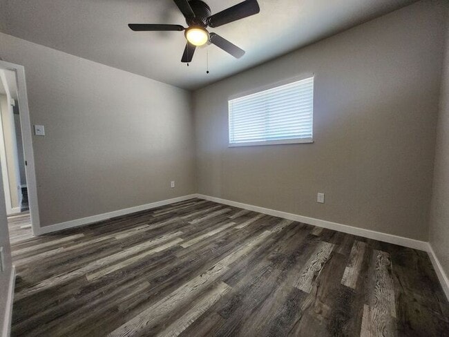 Building Photo - Remodeled 2-Bedroom | 1-Bathroom Upper-Lev...